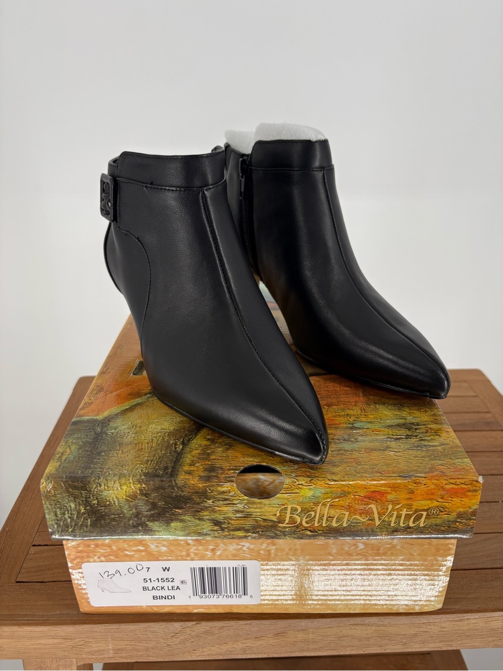 New women’s Bella Vita Black Leather Pointed Toe Ankle Boots size 7 W